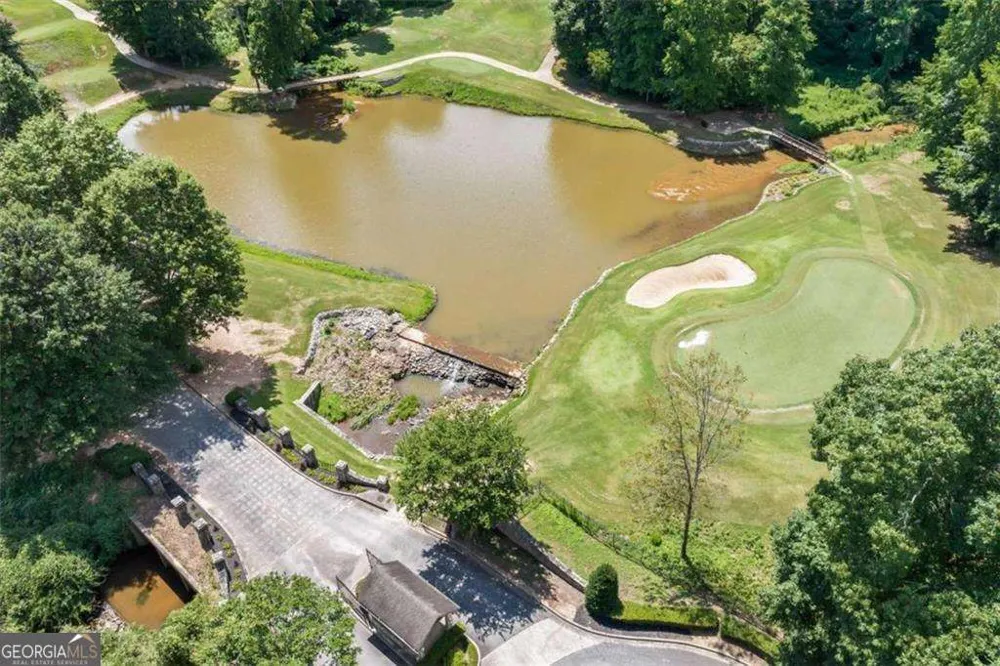 2023 Stoneleigh DR Stone Mountain, GA 30087