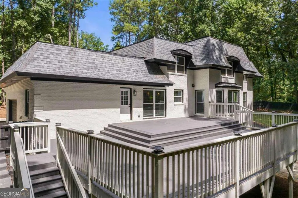 2023 Stoneleigh DR Stone Mountain, GA 30087
