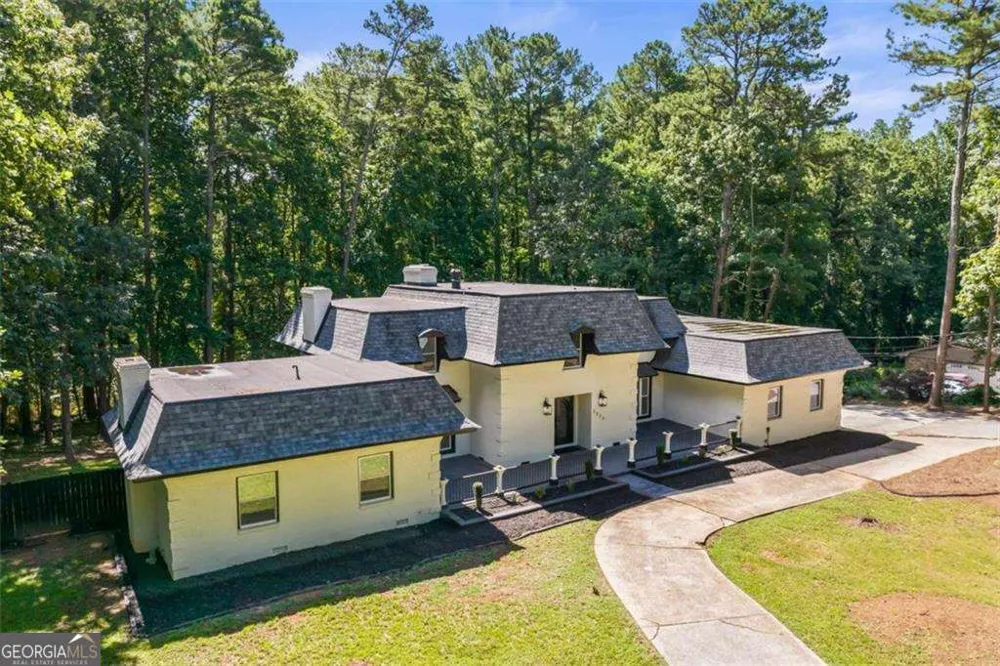 2023 Stoneleigh DR Stone Mountain, GA 30087