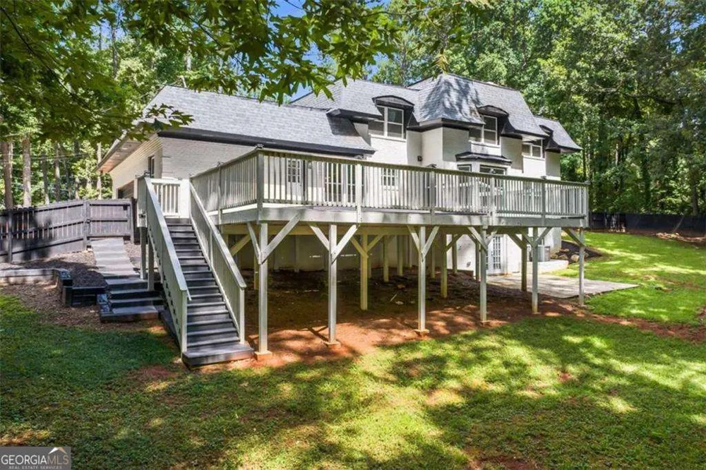 2023 Stoneleigh DR Stone Mountain, GA 30087
