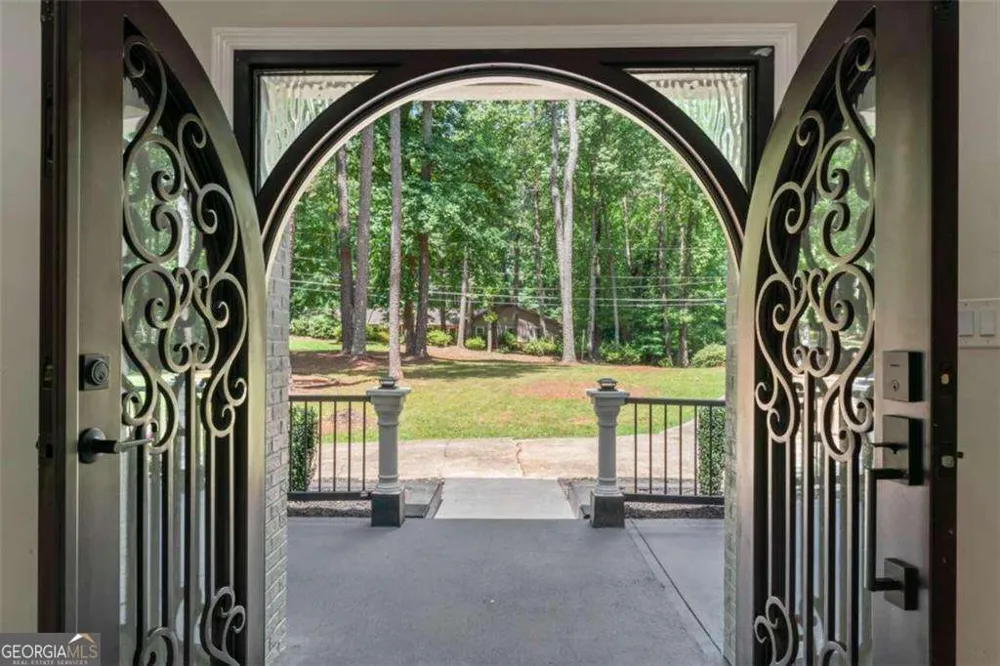 2023 Stoneleigh DR Stone Mountain, GA 30087