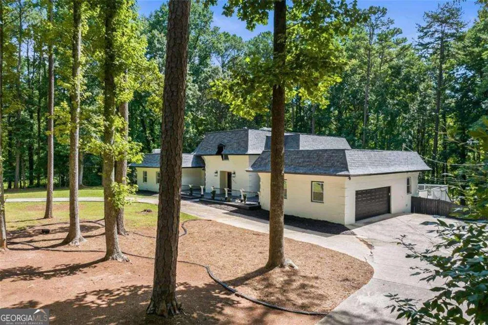 2023 Stoneleigh DR Stone Mountain, GA 30087