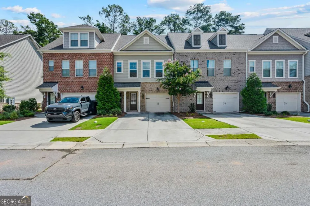 211 Mahone DR Lilburn, GA 30047