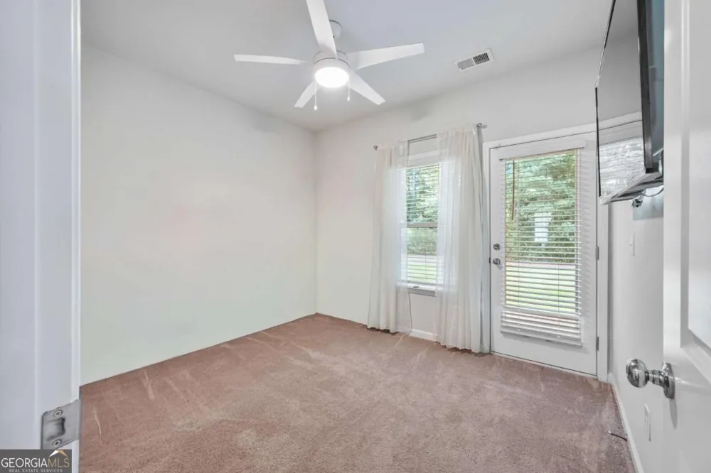 211 Mahone DR Lilburn, GA 30047