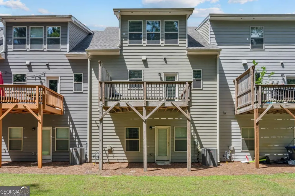 211 Mahone DR Lilburn, GA 30047