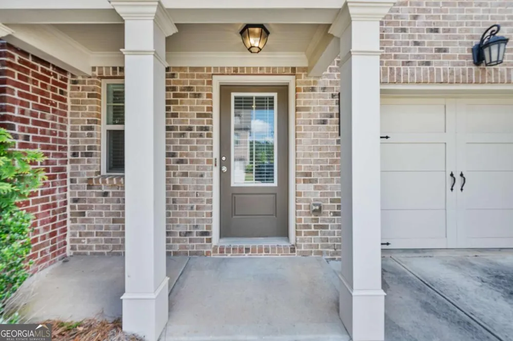 211 Mahone DR Lilburn, GA 30047