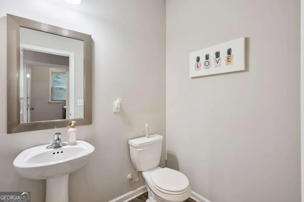 211 Mahone DR Lilburn, GA 30047