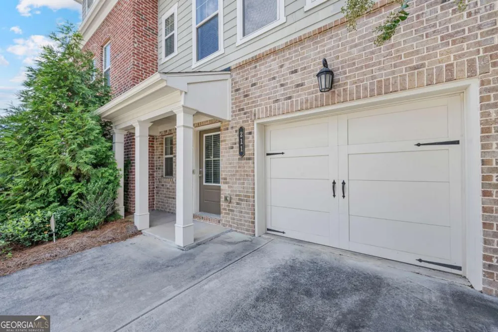 211 Mahone DR Lilburn, GA 30047