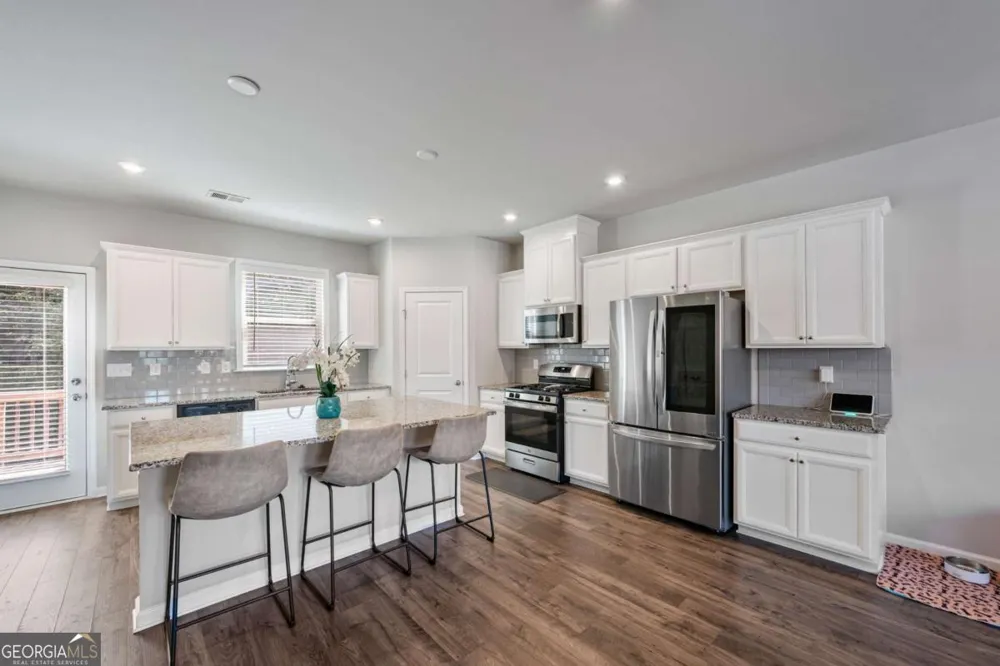 211 Mahone DR Lilburn, GA 30047