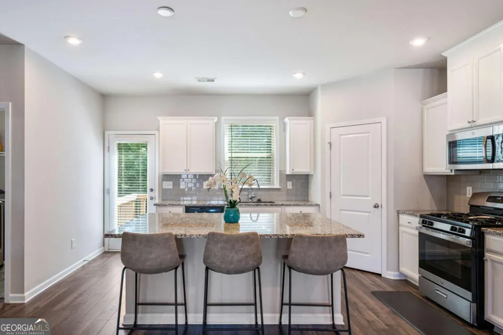 211 Mahone DR Lilburn, GA 30047