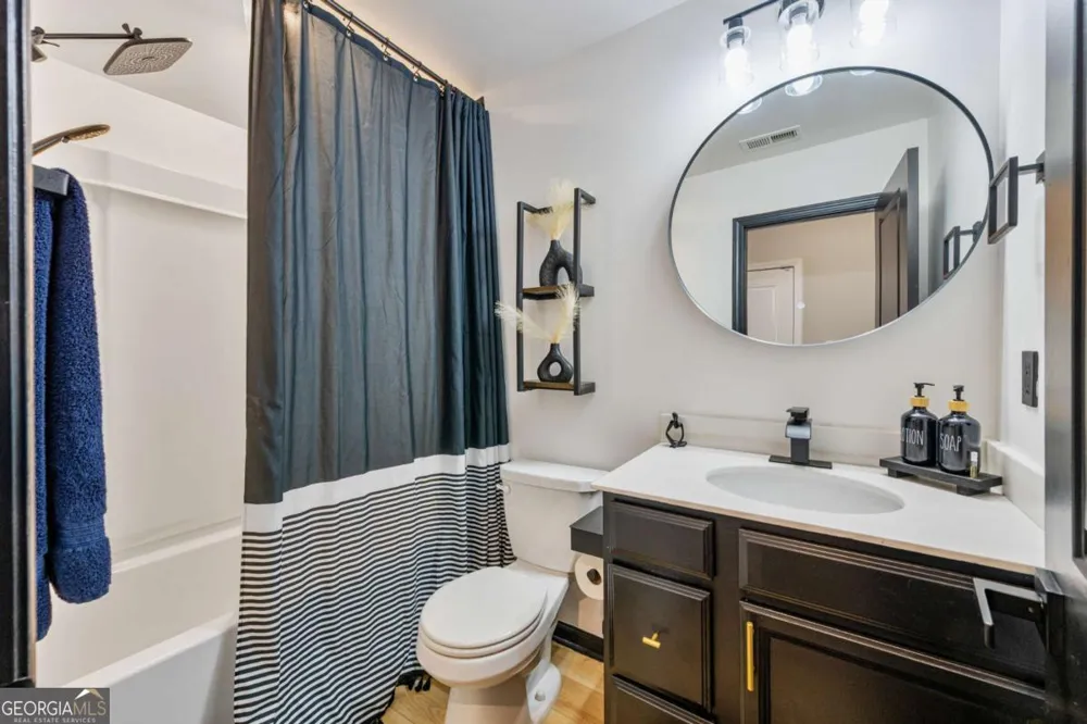 211 Mahone DR Lilburn, GA 30047