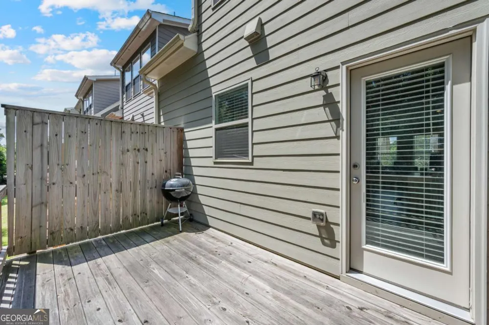 211 Mahone DR Lilburn, GA 30047