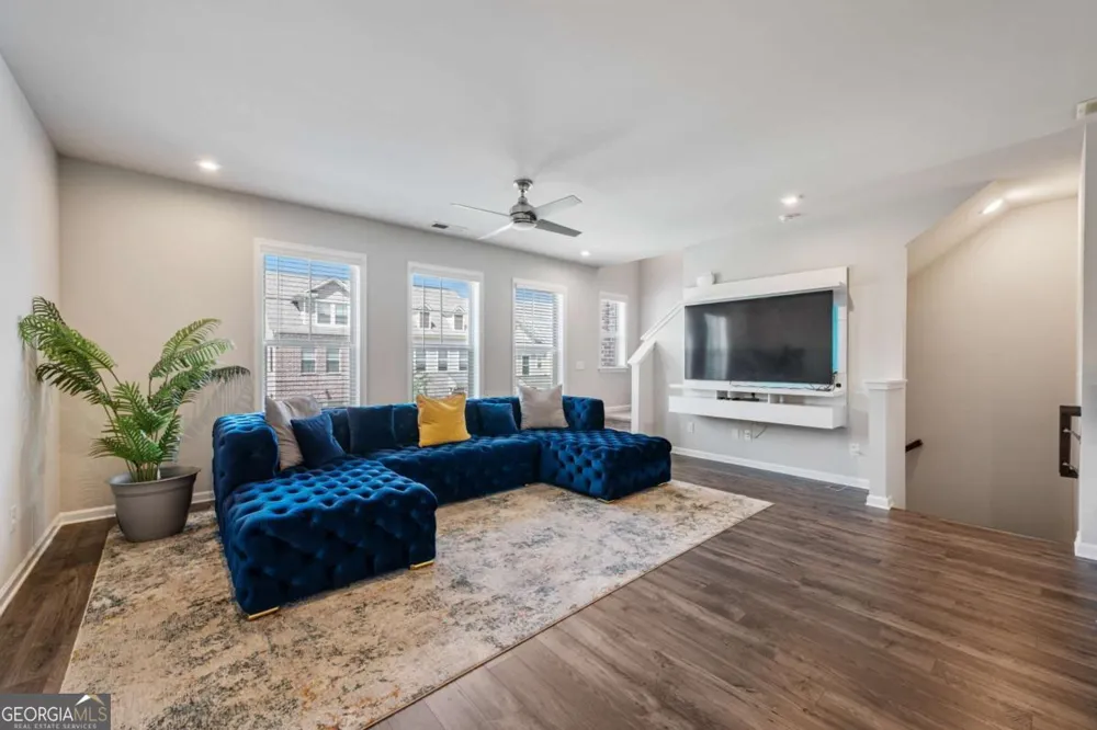211 Mahone DR Lilburn, GA 30047