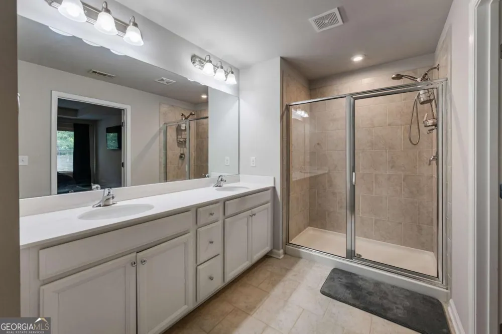 211 Mahone DR Lilburn, GA 30047