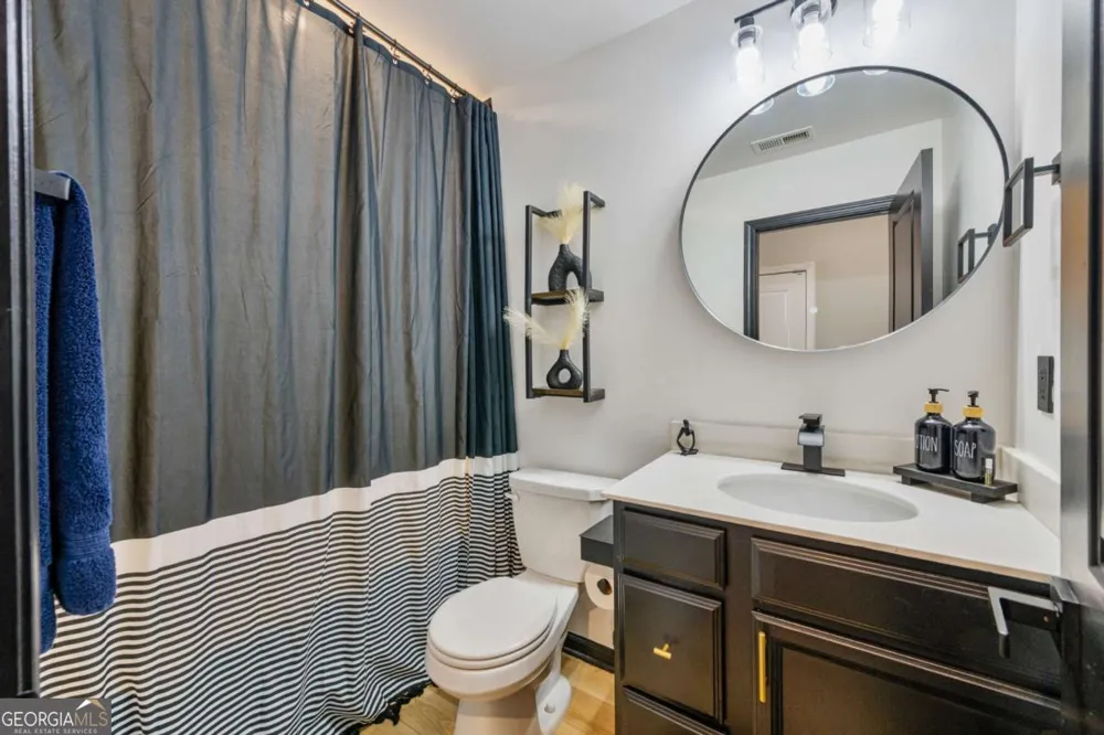 211 Mahone DR Lilburn, GA 30047