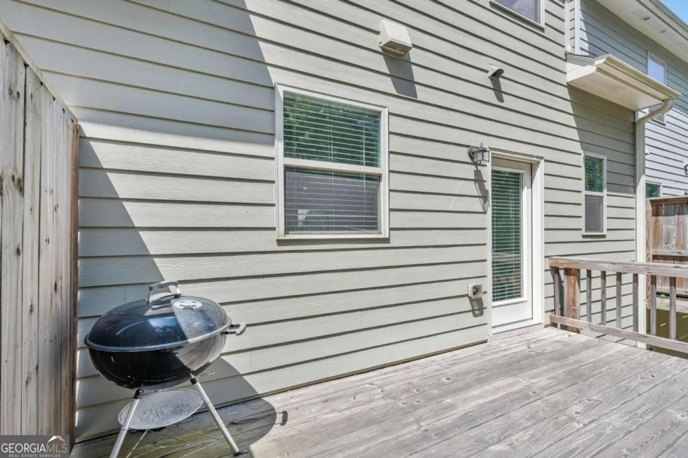 211 Mahone DR Lilburn, GA 30047