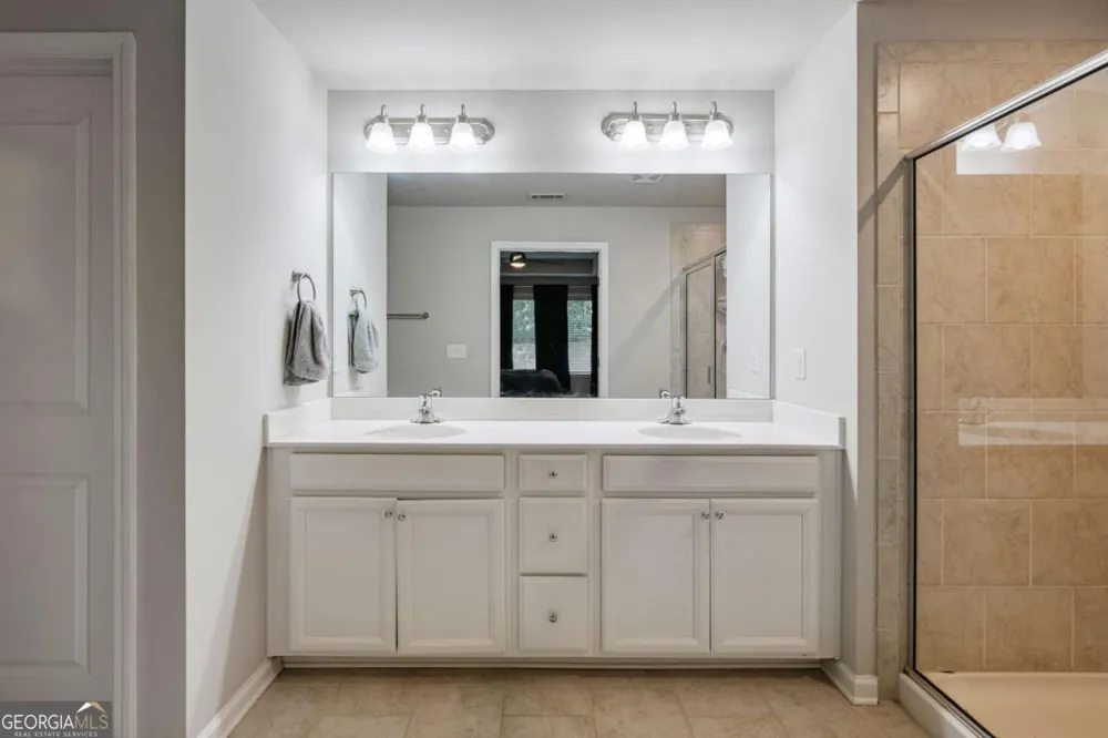211 Mahone DR Lilburn, GA 30047