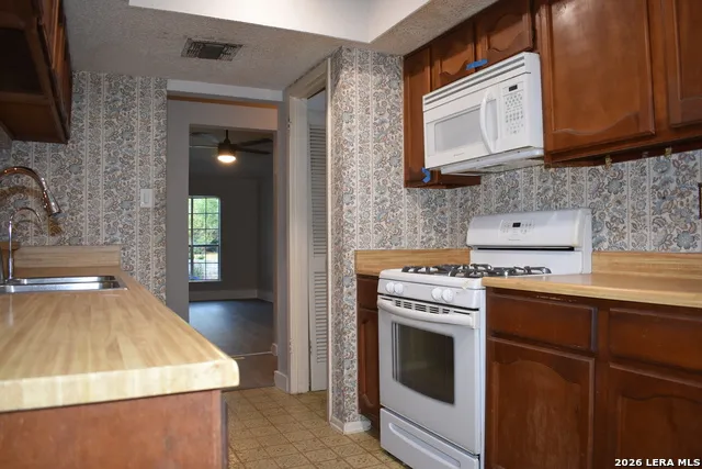 6142 LYNGROVE ST San Antonio, TX 78249