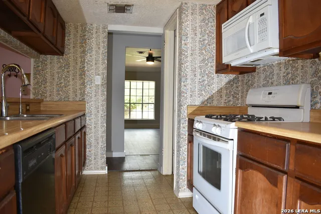 6142 LYNGROVE ST San Antonio, TX 78249