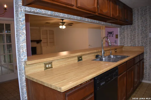 6142 LYNGROVE ST San Antonio, TX 78249