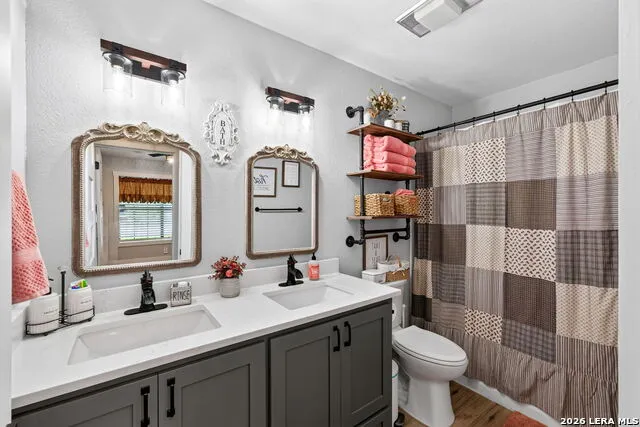 104 Sunnyland Castroville, TX 78009