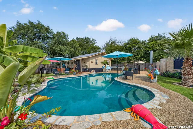 104 Sunnyland Castroville, TX 78009