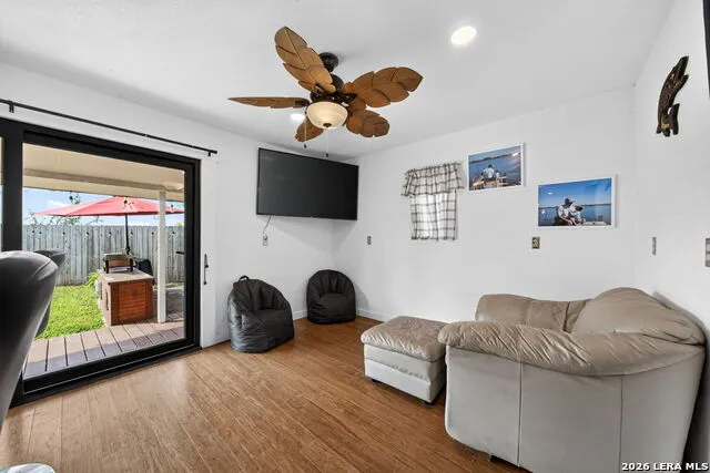 104 Sunnyland Castroville, TX 78009