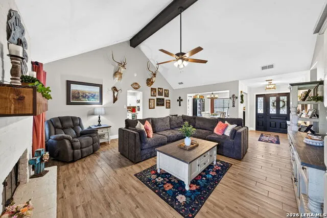 104 Sunnyland Castroville, TX 78009