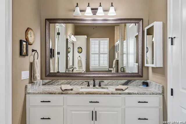 808 DANCING OAK LN San Marcos, TX 78666