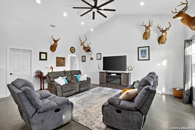 185 Pr 7460 Kenedy, TX 78119