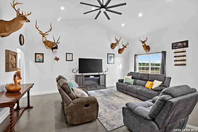 185 Pr 7460 Kenedy, TX 78119