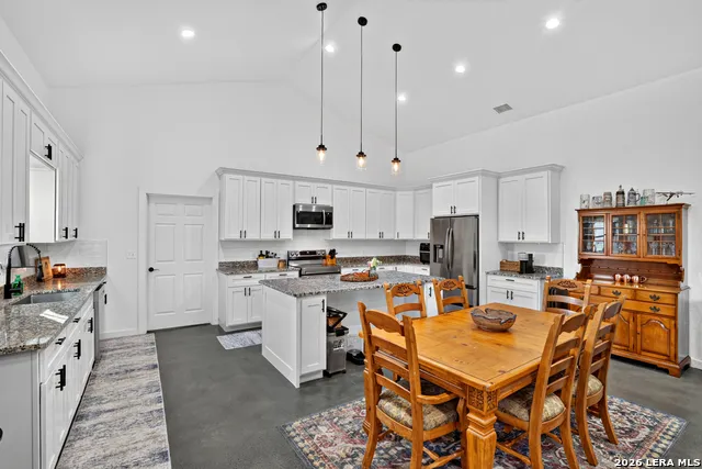 185 Pr 7460 Kenedy, TX 78119