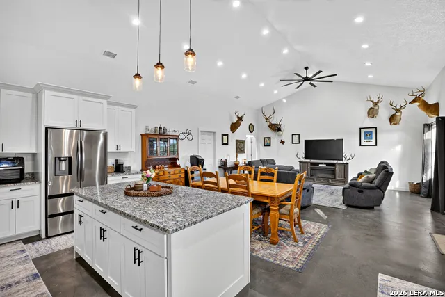 185 Pr 7460 Kenedy, TX 78119