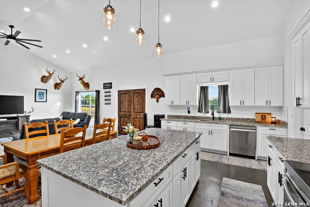 185 Pr 7460 Kenedy, TX 78119
