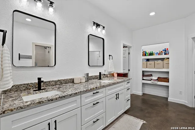 185 Pr 7460 Kenedy, TX 78119