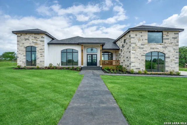 125 Hidden Hills Floresville, TX 78114
