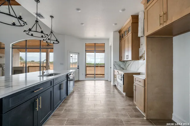 125 Hidden Hills Floresville, TX 78114