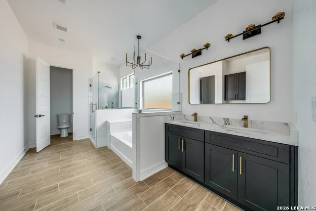 125 Hidden Hills Floresville, TX 78114
