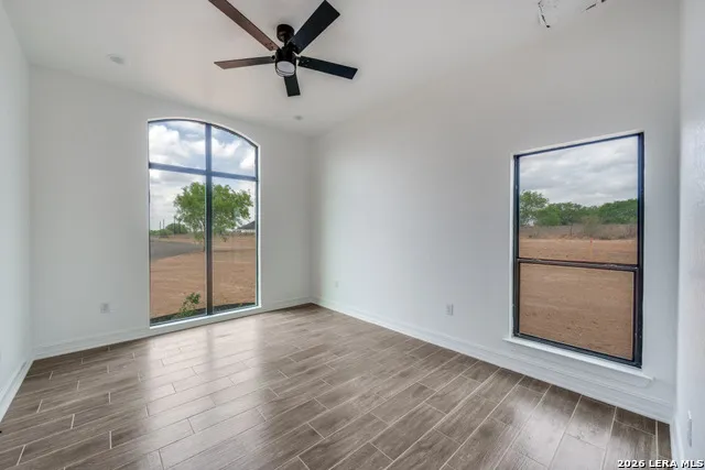 125 Hidden Hills Floresville, TX 78114