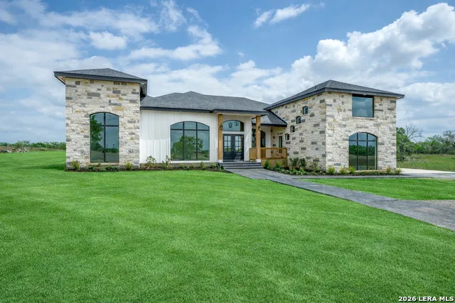 125 Hidden Hills Floresville, TX 78114