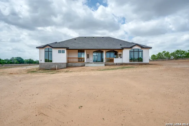 125 Hidden Hills Floresville, TX 78114