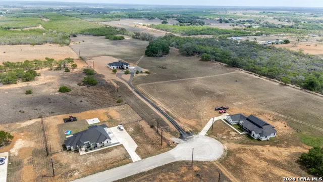 125 Hidden Hills Floresville, TX 78114