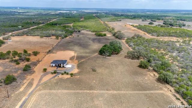 125 Hidden Hills Floresville, TX 78114