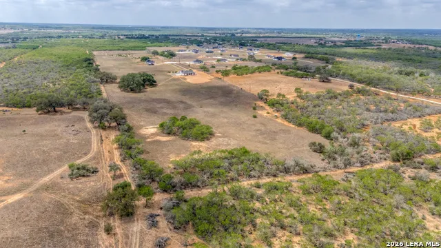 125 Hidden Hills Floresville, TX 78114