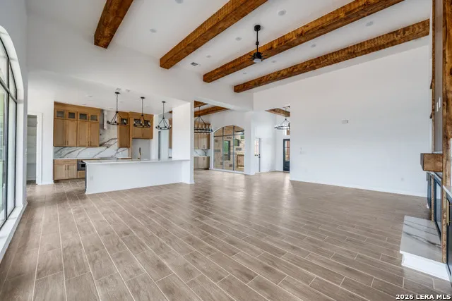 125 Hidden Hills Floresville, TX 78114