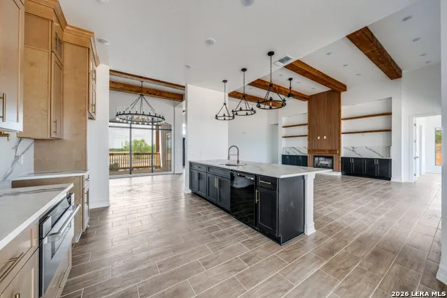 125 Hidden Hills Floresville, TX 78114