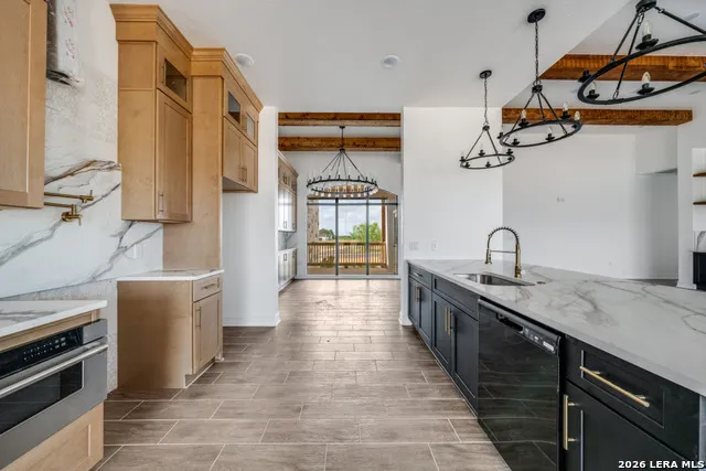 125 Hidden Hills Floresville, TX 78114