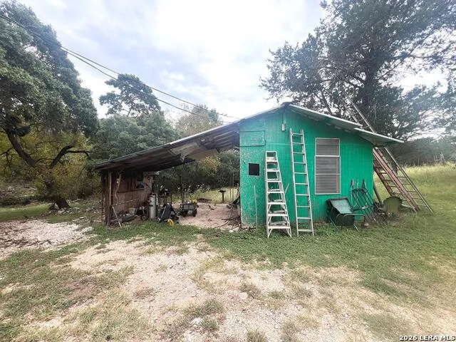 230 Teague Rd Kerrville, TX 78028
