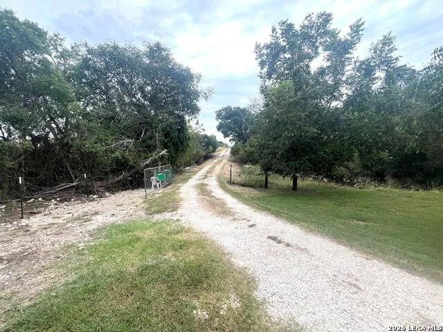 230 Teague Rd Kerrville, TX 78028