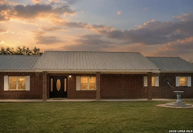 3108 Fm 190 Asherton, TX 78827